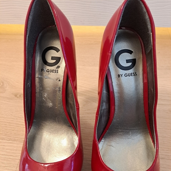 Guess Cherry Red Patent Leather Sexy Feminine Romantic High Heel Stilettos Sz 8M - Picture 8 of 8